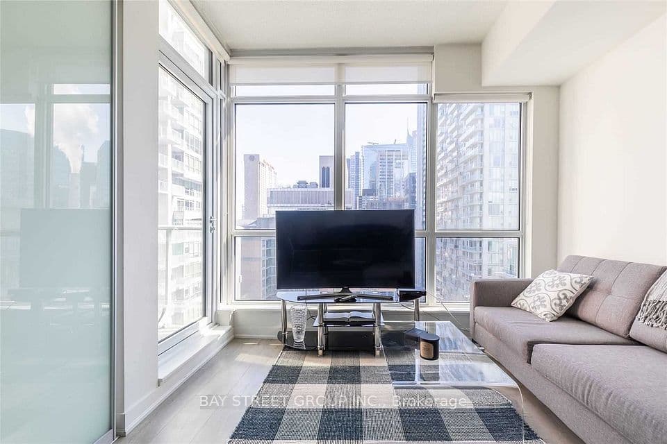 30 Nelson Street 1603, Toronto, ON M5V 0H5 – photo 3
