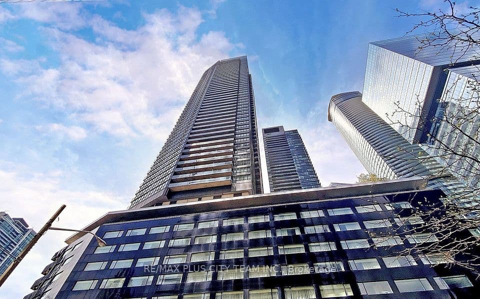 65 Bremner Boulevard 2206, Toronto, ON M5J 0A7 – main photo