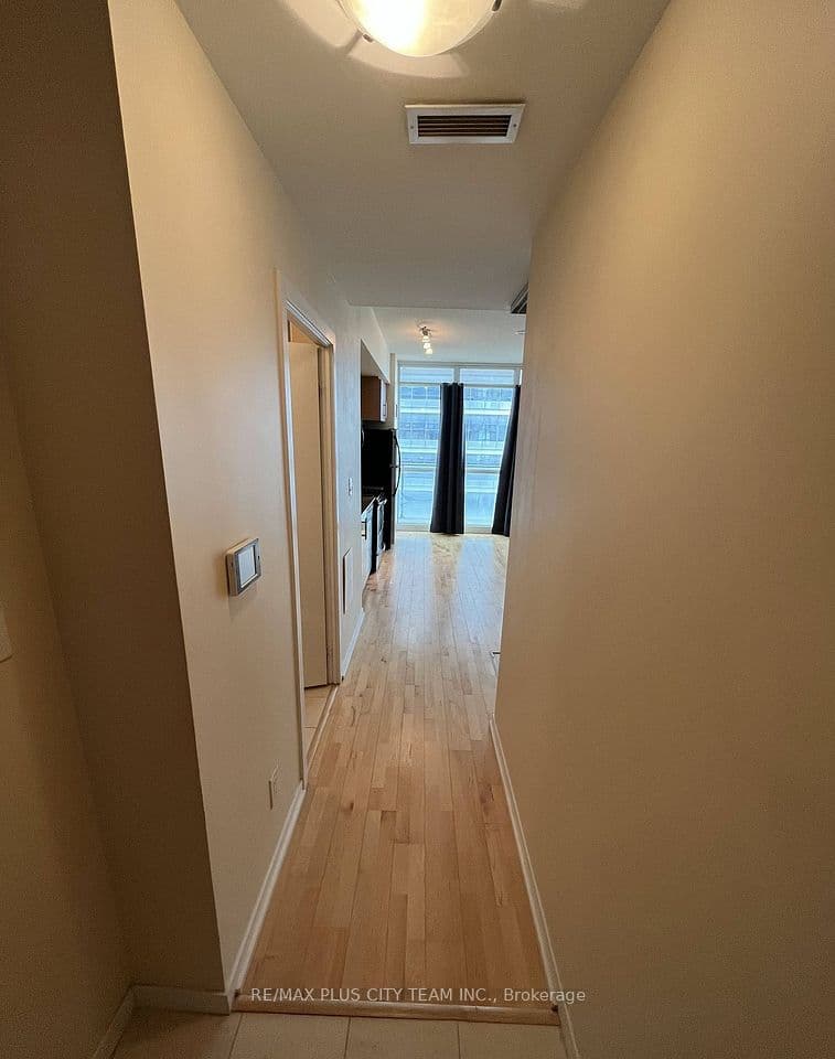 65 Bremner Boulevard 2206, Toronto, ON M5J 0A7 – photo 2