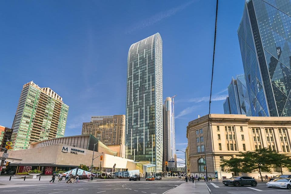 8 The Esplanade Avenue 1502, Toronto, ON M5E 0A6 – main photo