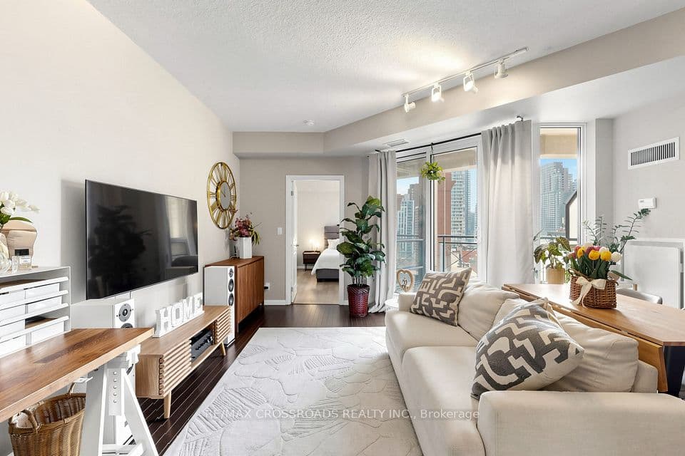 35 Hayden Street 1201, Toronto, ON M4Y 3C3 – photo 2