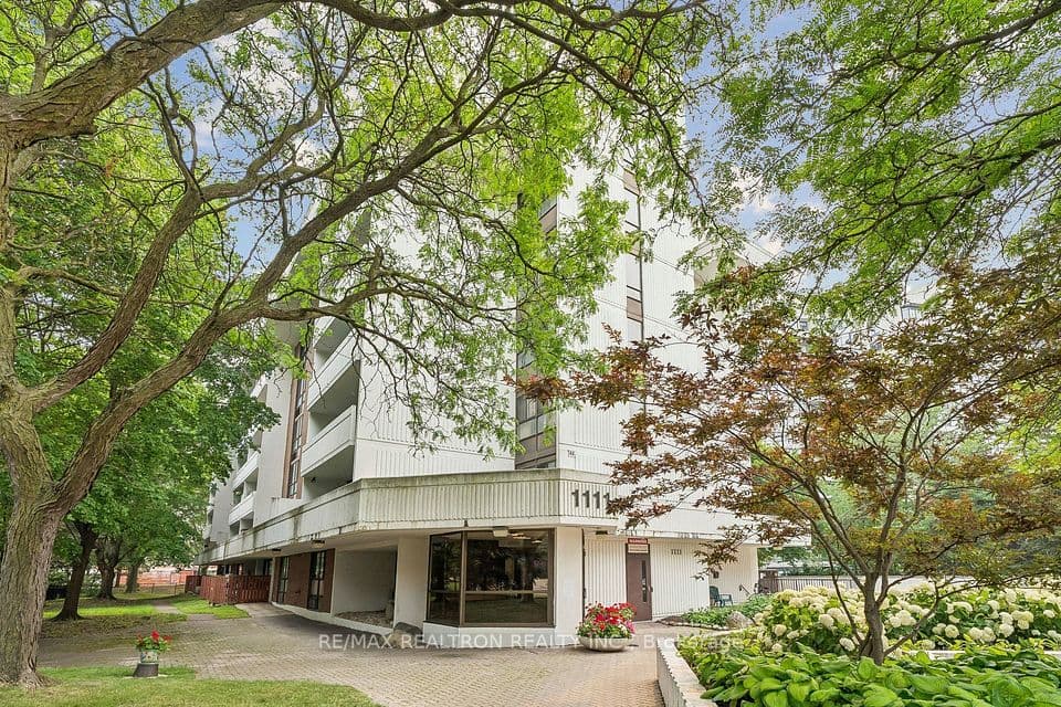 1111 Steeles Avenue W 307, Toronto, ON M2R 3M9 – main photo