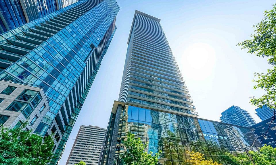 33 Charles Street E 2109, Toronto, ON M4Y 0A2 – main photo