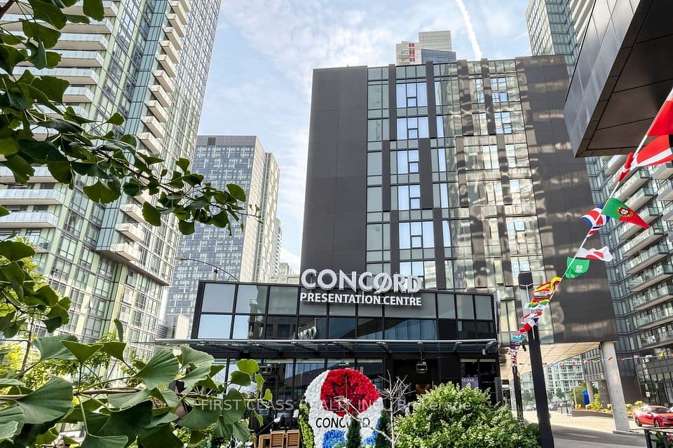 90 Queens Wharf Road 503, Toronto, ON M5V 0J4 – main photo