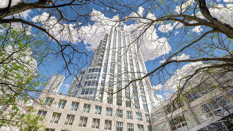 10 Bellair Street 802, Toronto, ON M5R 3T8 – main photo