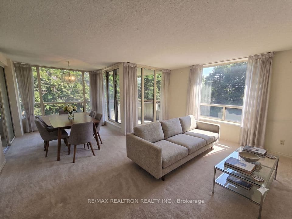 5785 Yonge Street 403, Toronto, ON M2M 4J2 – main photo