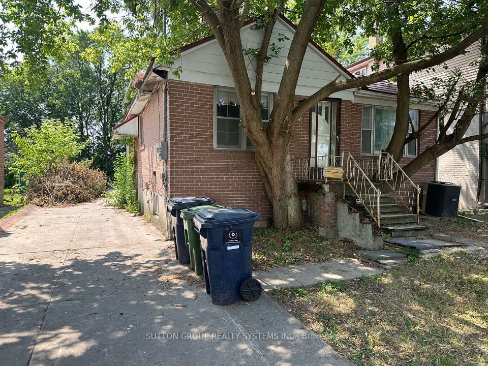 89 Reiner Road, Toronto, ON M3H 2L4 – main photo