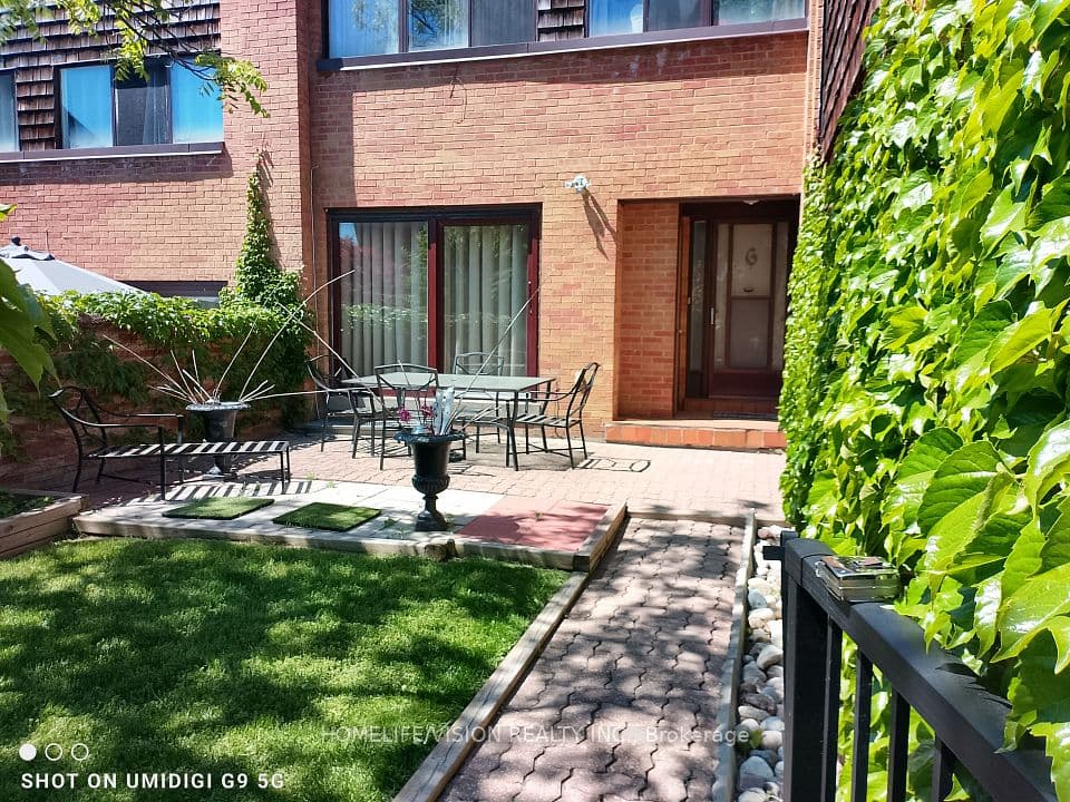 6 Laurie Shepway, Toronto, ON M2J 1X6 – main photo