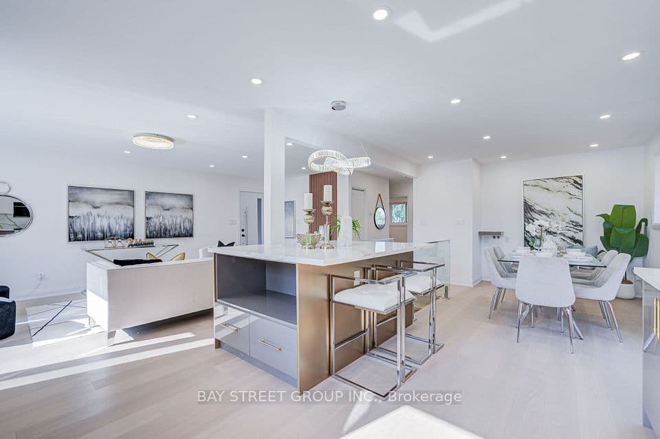 60 Warner Avenue, Toronto, ON M4A 1Z4 – main photo