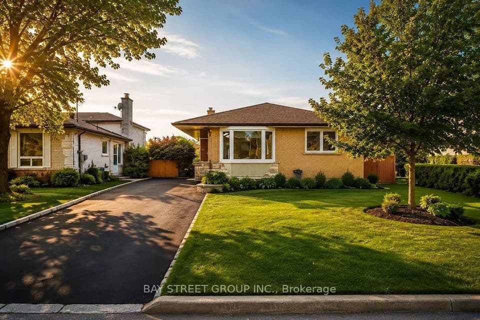 60 Warner Avenue, Toronto, ON M4A 1Z4 – photo 2