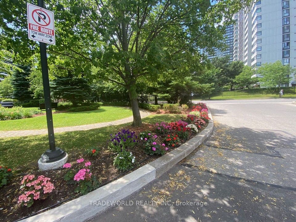 135 Antibes Drive 1506, Toronto, ON M2R 2Z1 – main photo