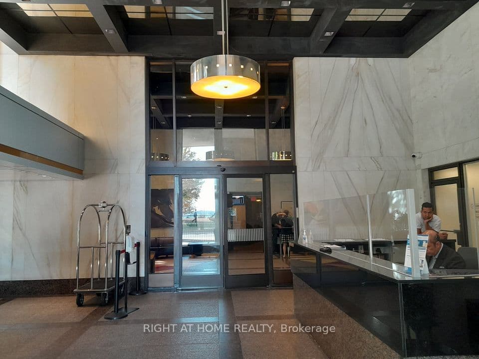 33 Harbour Square 2803, Toronto, ON M5J 2G2 – photo 3