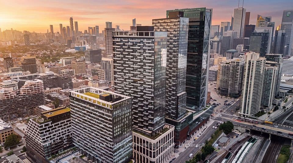 470 Front Street 2015, Toronto, ON M5V 0V6 – main photo