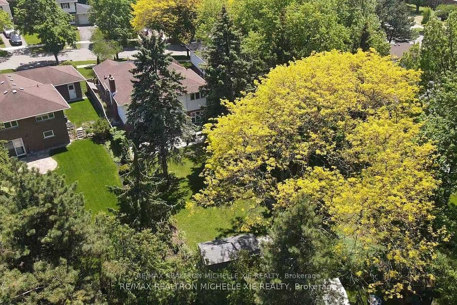 8 Meadowglade Crescent, Toronto, ON M2J 1C7 – photo 2