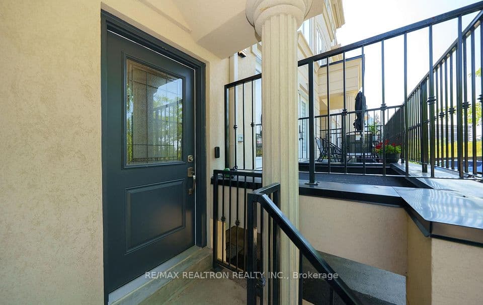 222 David Dunlap Circle, Toronto, ON M3C 4C1 – photo 2
