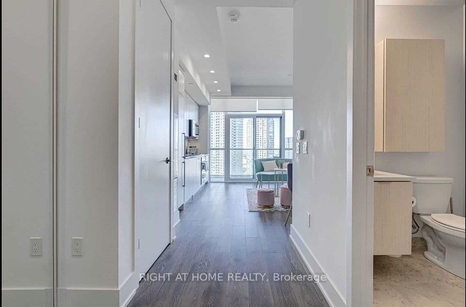 38 Iannuzzi Street Uph02, Toronto, ON M5V 0S2 – photo 2