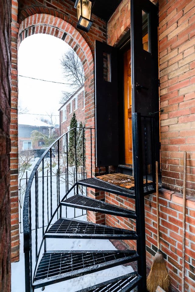 1089 Mt Pleasant Road, Toronto, ON M4P 2M7 – photo 2