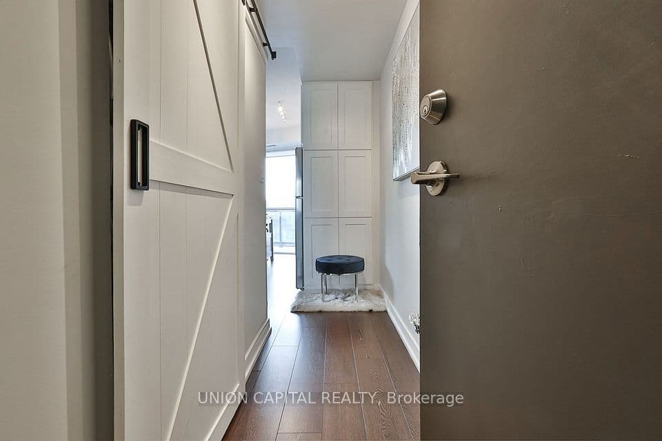20 Bruyeres Mews 1103, Toronto, ON M5V 0G8 – photo 3