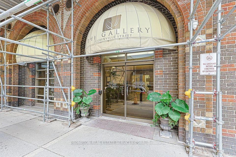 25 Grenville Street 1705, Toronto, ON M4Y 2X5 – photo 2