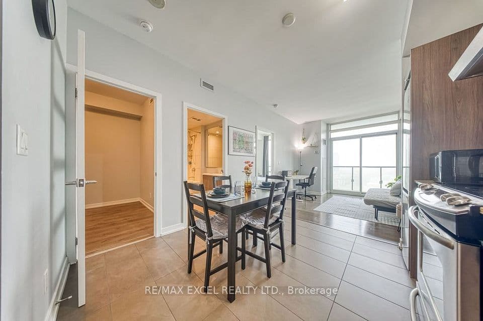 170 Fort York Boulevard 1301, Toronto, ON M5V 0E6 – photo 2