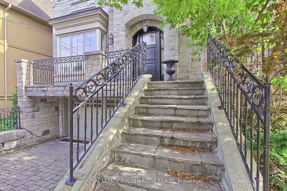 99 Bannockburn Avenue, Toronto, ON M5M 2M9 – photo 3