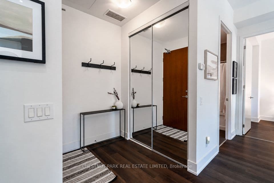 111 St Clair Avenue W 320, Toronto, ON M4V 1N5 – photo 3