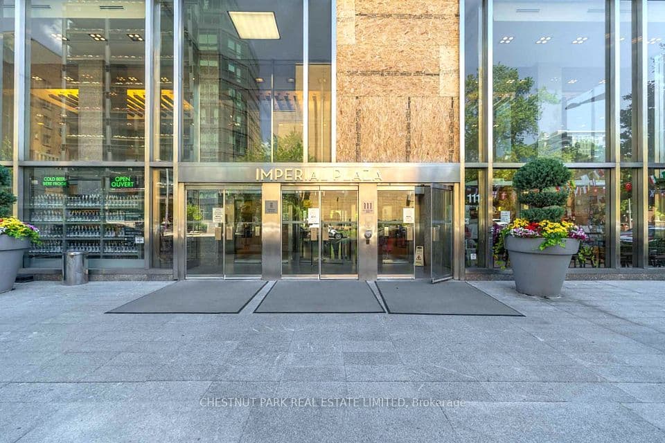 111 St Clair Avenue W 320, Toronto, ON M4V 1N5 – main photo