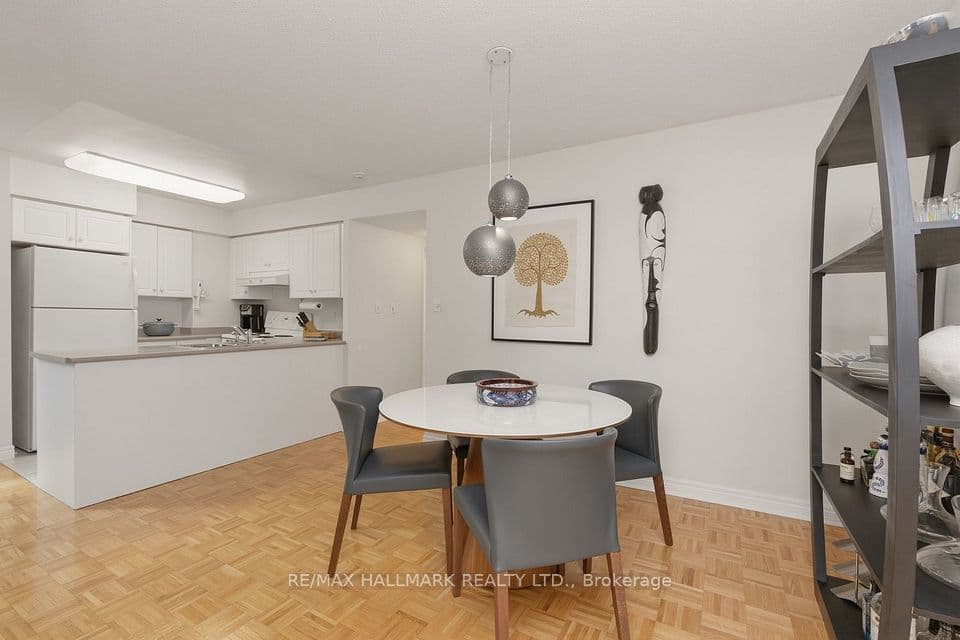 43 Eglinton Avenue E 310, Toronto, ON M4P 1A2 – photo 3