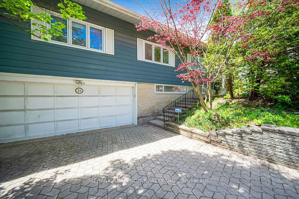 25 Vernham Court, Toronto, ON M2L 2B3 – photo 2