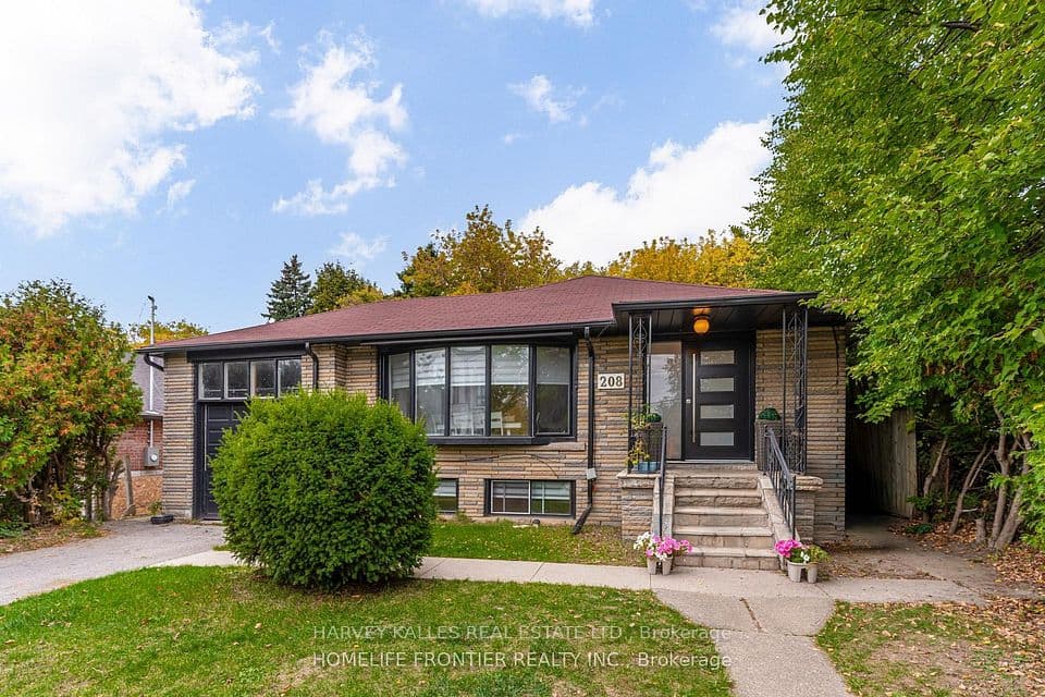 208 Betty Ann Drive, Toronto, ON M2R 1A7 – main photo