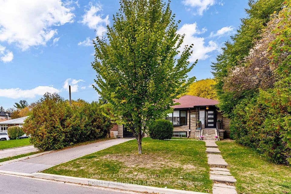 208 Betty Ann Drive, Toronto, ON M2R 1A7 – photo 3