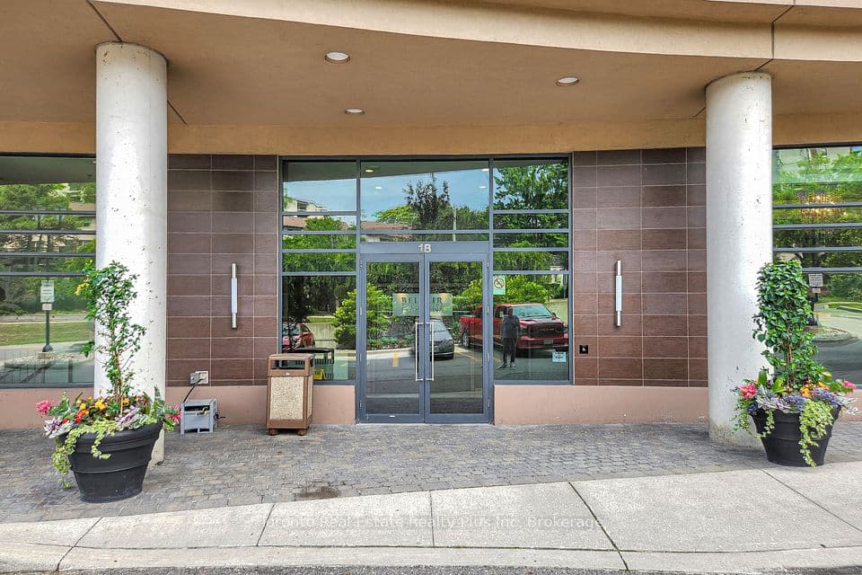 18 Valley Woods Road 507, Toronto, ON M3A 0A1 – photo 3