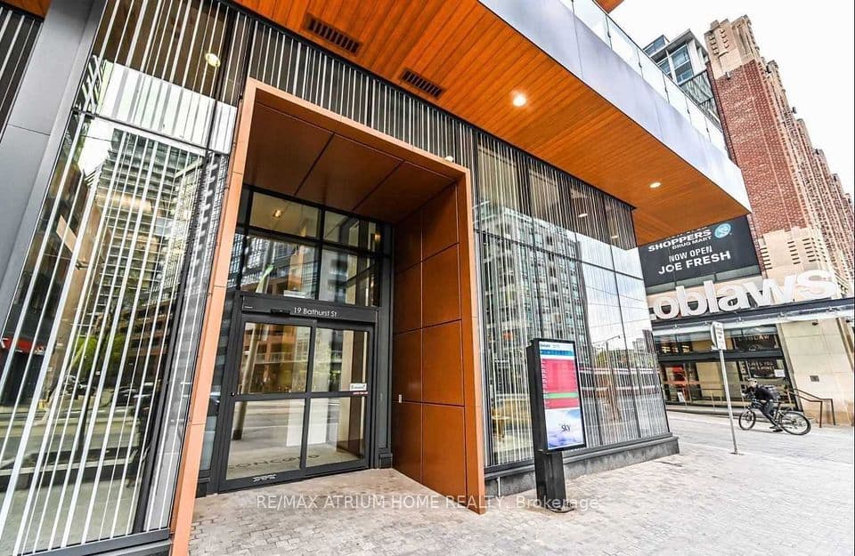 19 Bathurst Street 3206, Toronto, ON M5V 0N2 – photo 3