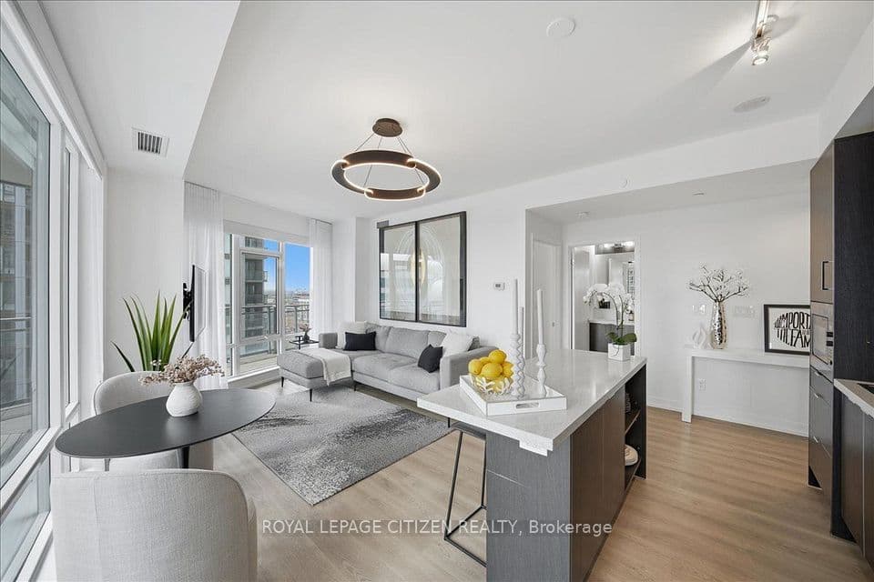 21 Widmer Street 1911, Toronto, ON M5V 0B8 – main photo