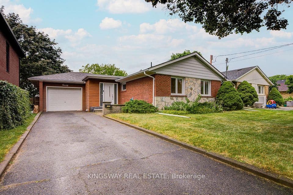20 Wigmore Drive, Toronto, ON M4A 2E5 – main photo