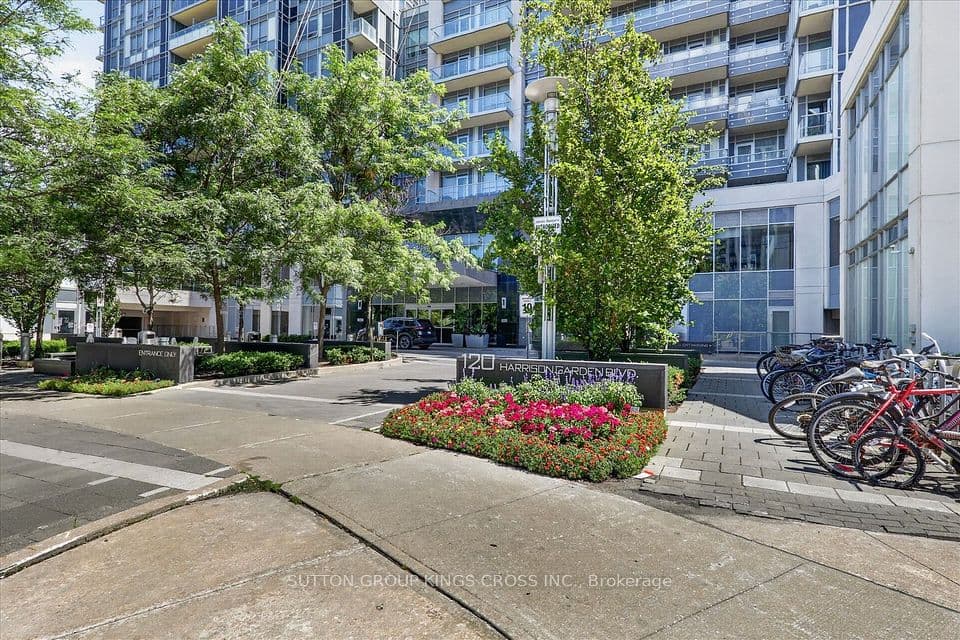 120 Harrison Garden Boulevard 317, Toronto, ON M2N 0H1 – photo 2