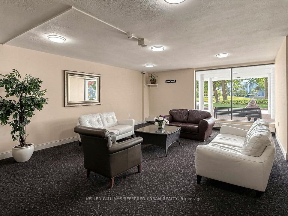 10 Parkway Forest Drive 1111, Toronto, ON M2J 1L3 – photo 3