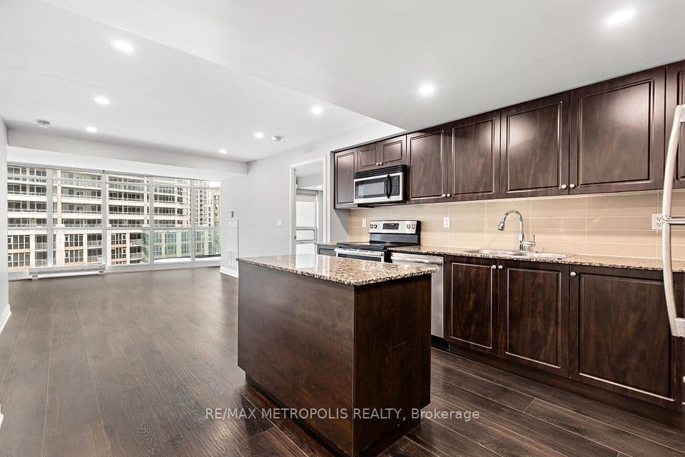 209 Fort York Boulevard 678, Toronto, ON M5V 4A1 – photo 3