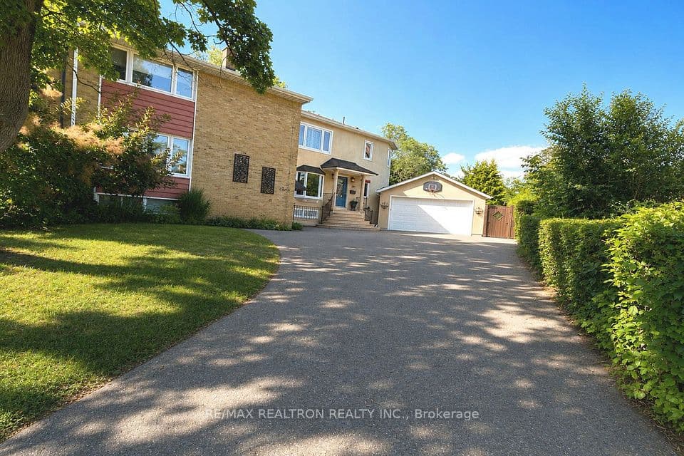 20 Redwing Place, Toronto, ON M3C 2A8 – photo 2