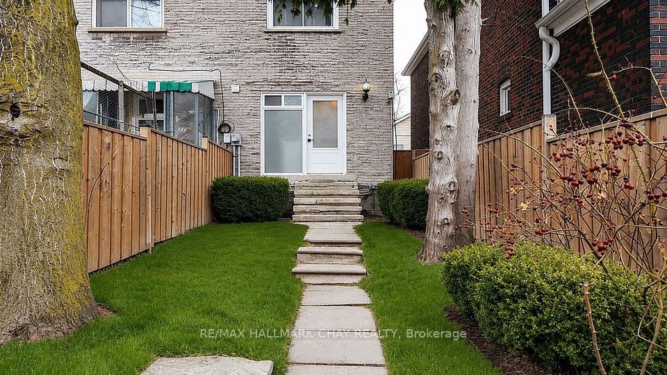 48 Carr Street, Toronto, ON M5T 1B7 – photo 2