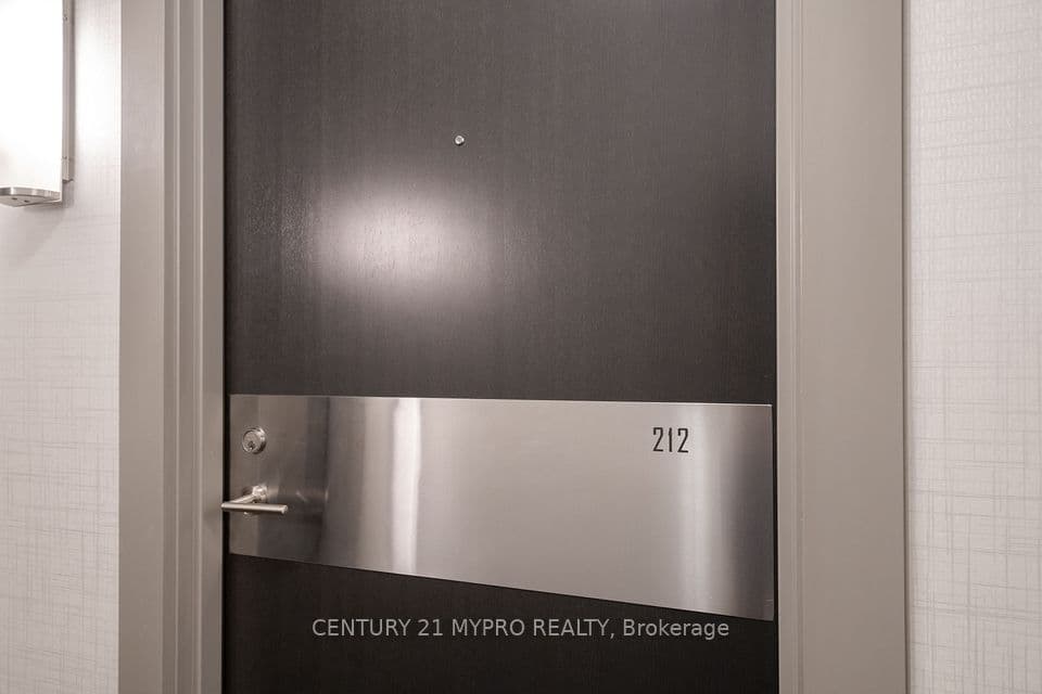 18 Graydon Hall Drive 212, Toronto, ON M3A 0A4 – photo 3