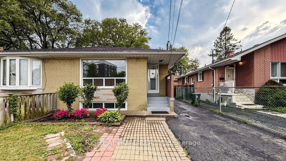 76 Fenside Drive, Toronto, ON M3A 2V5 – main photo