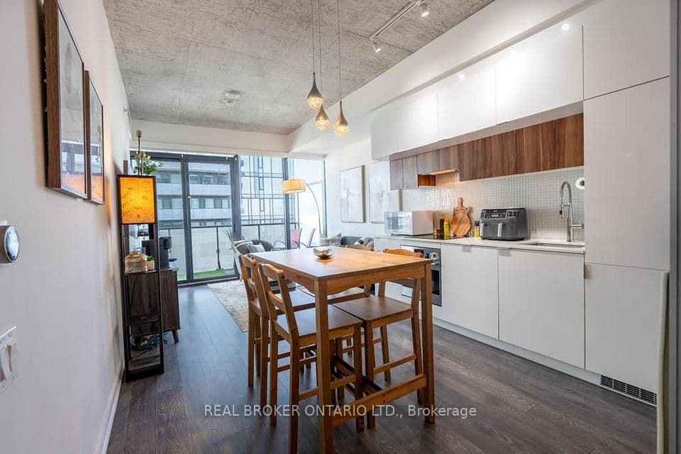 185 Roehampton Avenue S 1601, Toronto, ON M4P 0C6 – photo 2