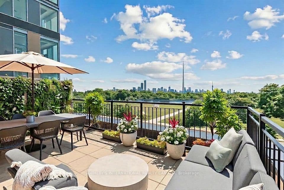288 St Clair Avenue W TH1, Toronto, ON M4V 1S3 – main photo