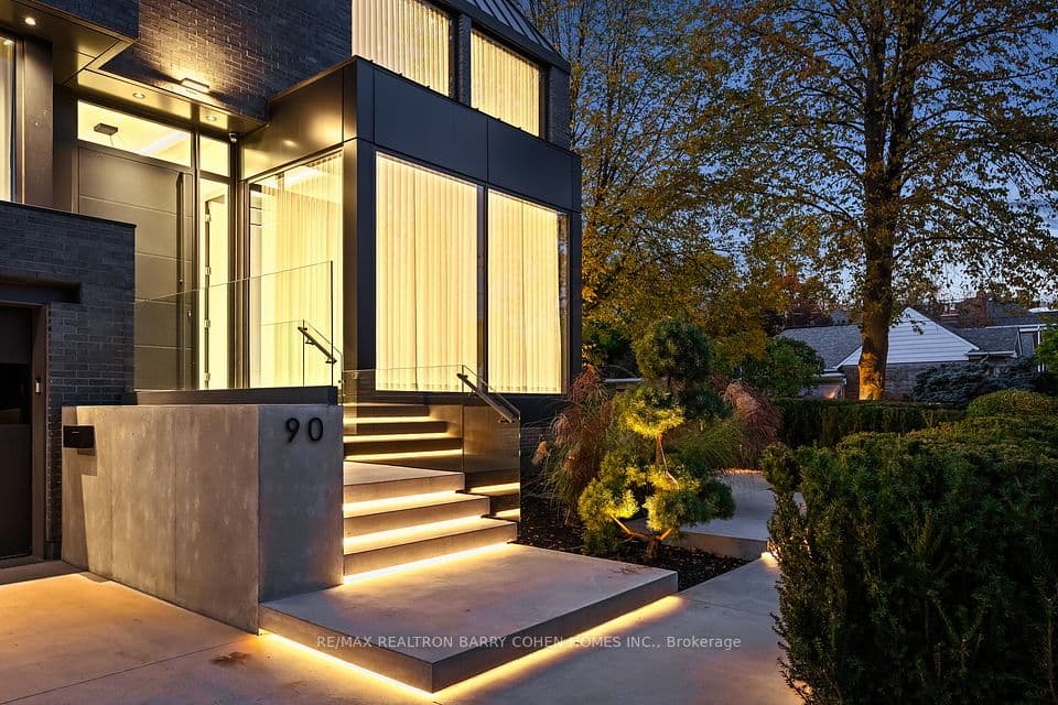 90 Esgore Drive, Toronto, ON M5M 3R8 – photo 2