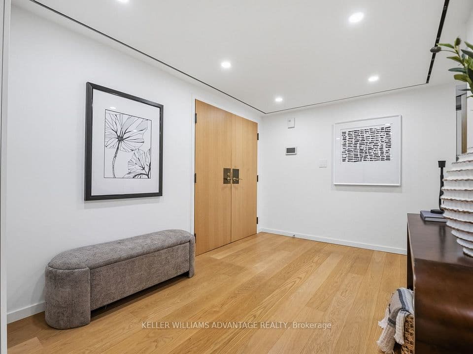 1166 Bay Street 1002, Toronto, ON M5S 2X8 – photo 2