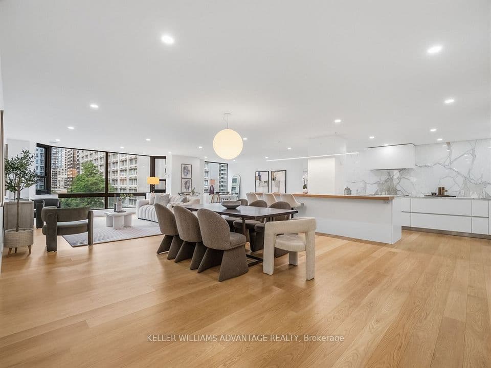 1166 Bay Street 1002, Toronto, ON M5S 2X8 – main photo