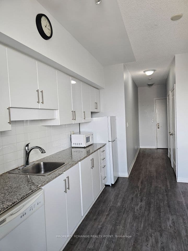 30 Herons Hill Way 1804, Toronto, ON M2J 0A7 – photo 3