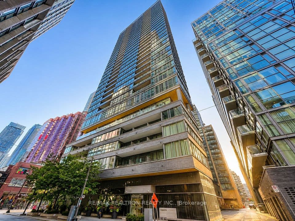 8 Charlotte Street 214, Toronto, ON M5V 0K4 – main photo