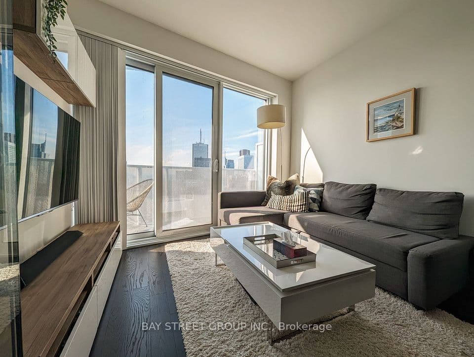 100 Harbour Street 6103, Toronto, ON M5J 0B5 – main photo